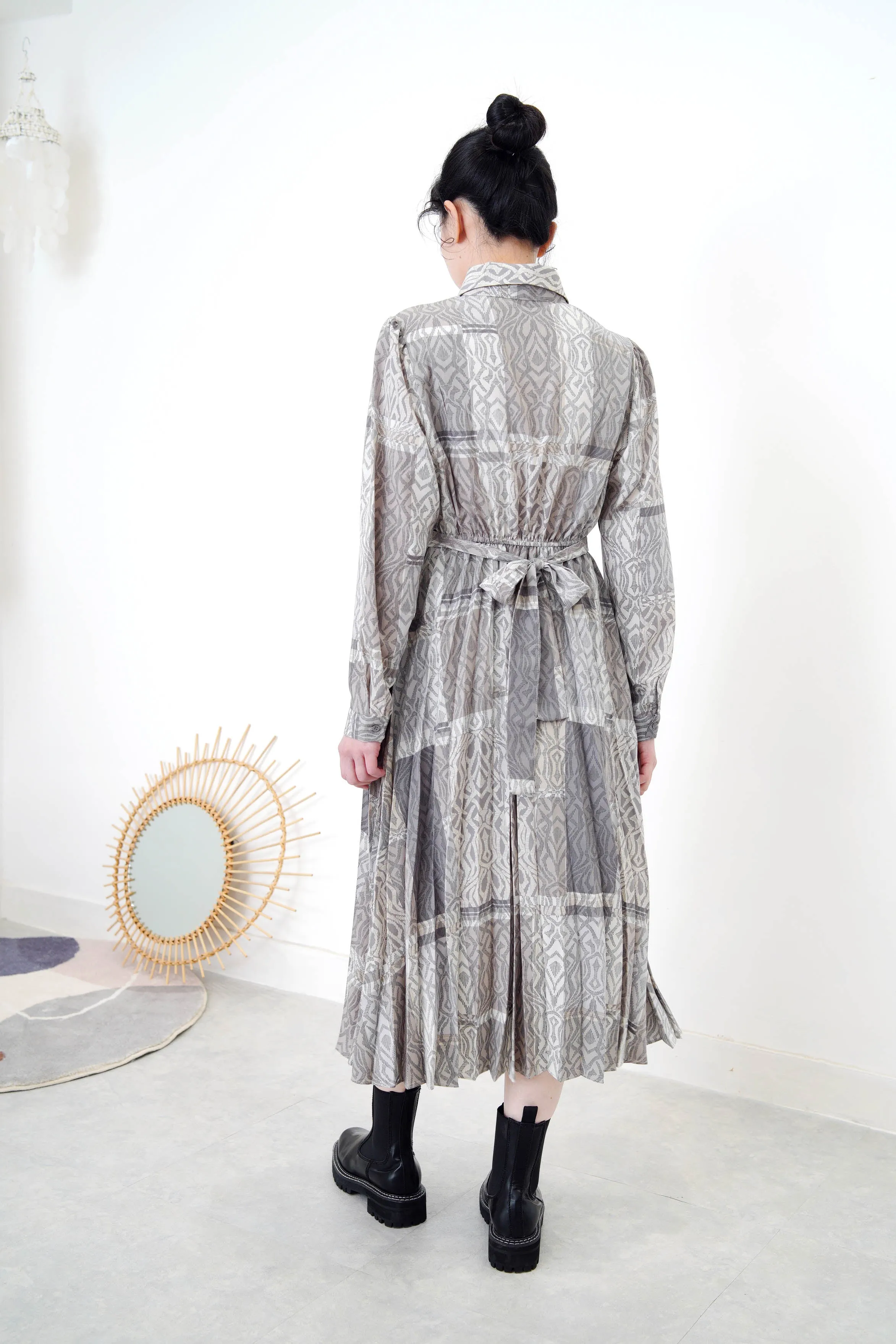 Grey wool cardigan in twist details pattern