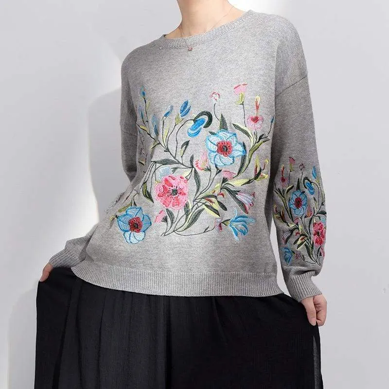 LOOSE EMBROIDERED SWEATER