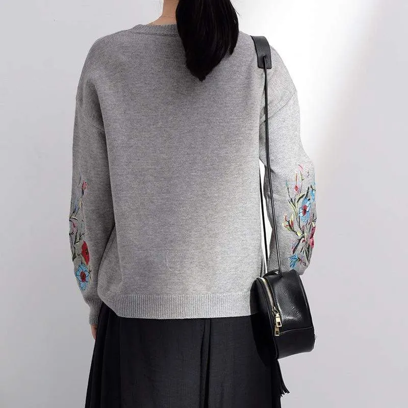 LOOSE EMBROIDERED SWEATER
