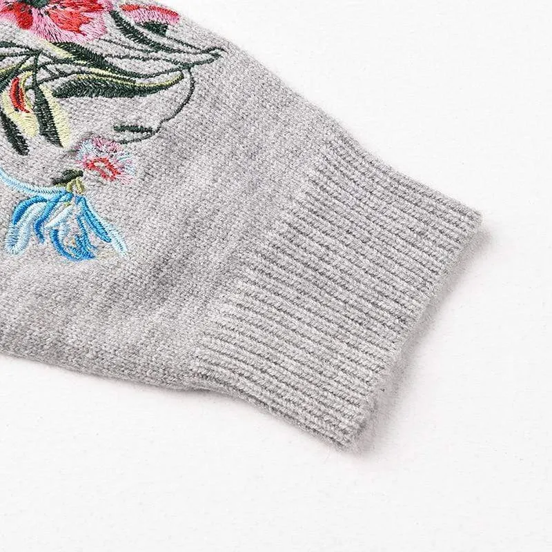 LOOSE EMBROIDERED SWEATER
