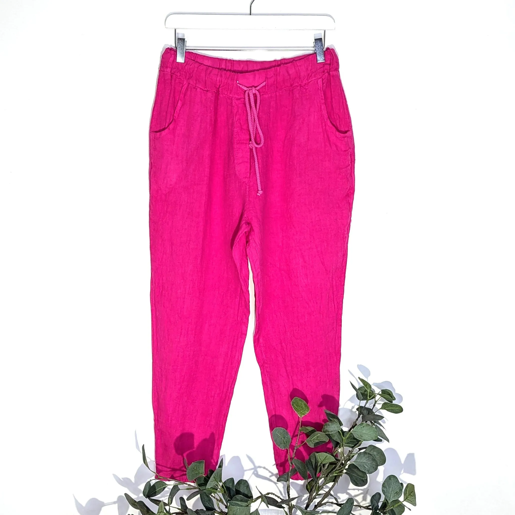 Tapered linen trousers with elasticated waist with drawstring and pockets (M)