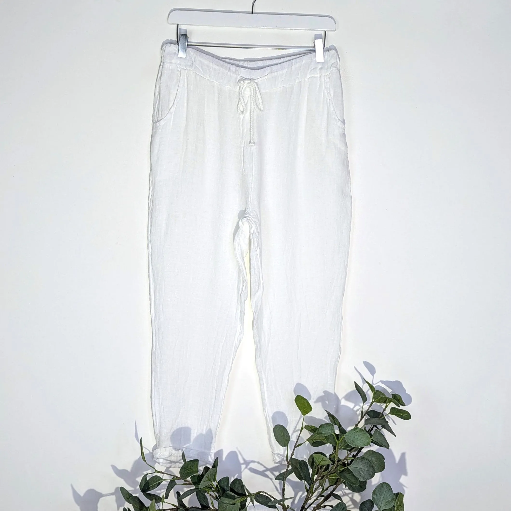Tapered linen trousers with elasticated waist with drawstring and pockets (M)