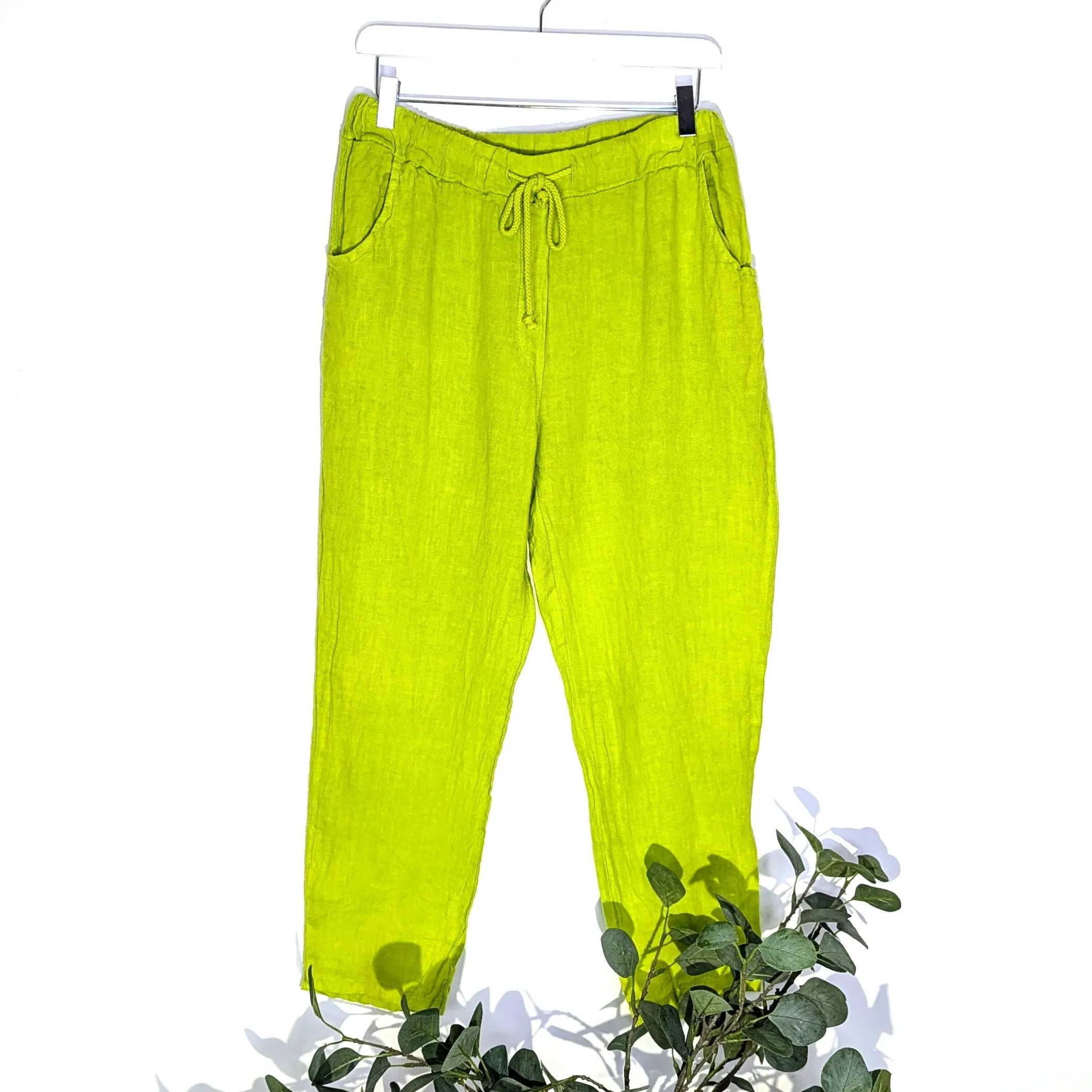 Tapered linen trousers with elasticated waist with drawstring and pockets (M)